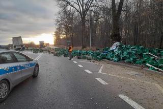 Wypadek ciężarówki z piwem na trasie Kielce - Busko-Zdrój