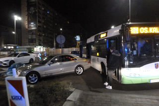 Kolejny kierowca zatamował ruch przy Placu Zgody. Najdroższ