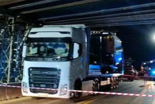 TIR na DK1 zniszczył konstrukcję nowego wiaduktu