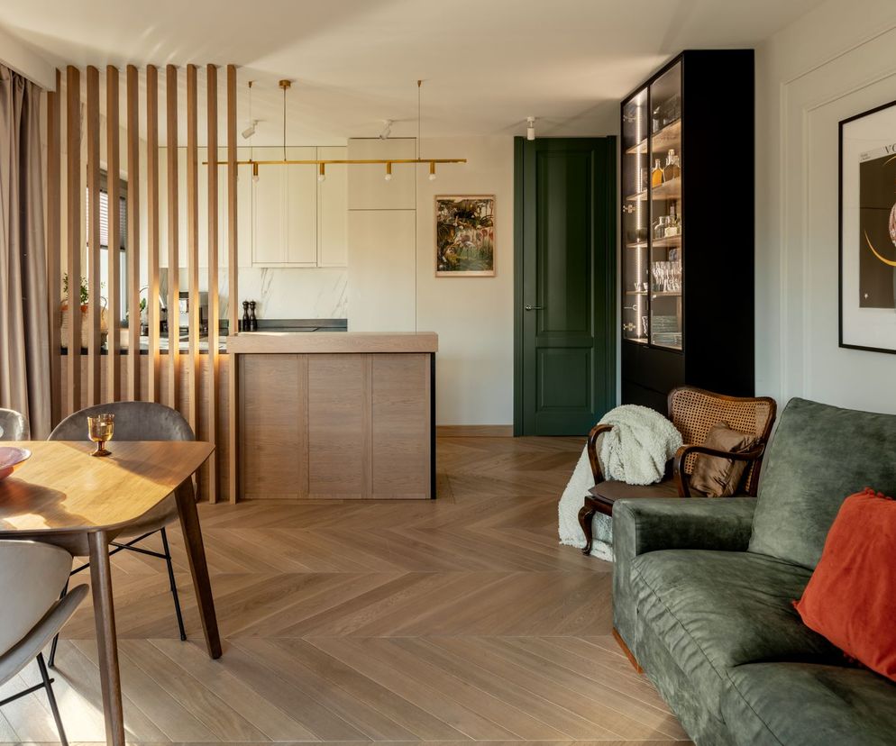 Złoto i zieleń we wnętrzu – inspirujący projekt z Wrocławia