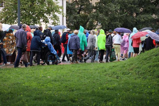 Lubelska Piesza Pielgrzymka na Jasną Górę 2024. Pątnikom deszcz niestraszny!