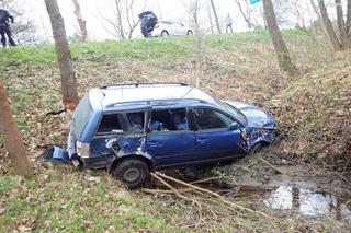 Pijany kierowca wjechał do rowu. Miał dwa promile