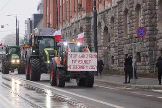 „Zielony Ład=Głód”, „Mleko nie jest z Biedronki”. Te hasła pojawiły się na proteście rolników w Olsztynie