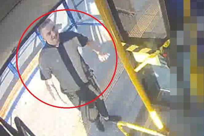 Brutalny atak z miejskim autobusie! Policja z Bydgoszczy szuka agresora