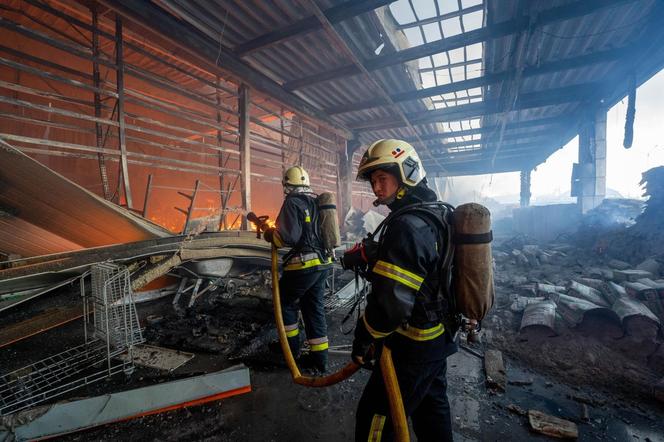 Ukraina. Rosjanie zaatakowali hipermarket w Charkowie! 12 ofiar śmiertelnych