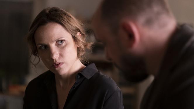 Kod genetyczny odc. 2. Tomasz Skowroński (Adam Woronowicz), Joanna (Julia Kijowska)