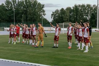 ŁKS Łomża vs Znicz Biała Piska już w najbliższy weekend na Z18! Czy uda się podtrzymać zwycięską passę?