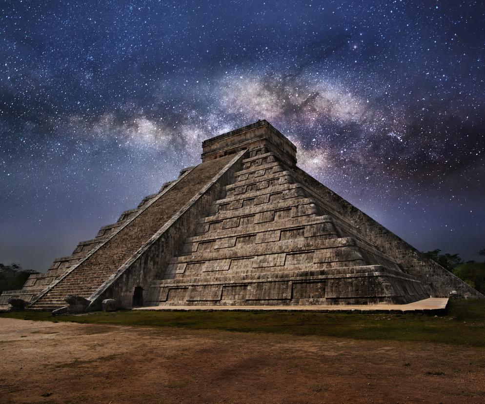 Piramida Majów Kukulcan El Castillo w Chichen-Itza/ Meksyk