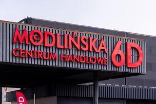 Koniec targowiska przy Modlińskiej? Nadzór budowlany nakazał wstrzymać użytkowanie hali!
