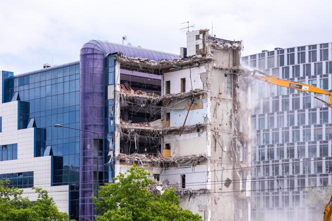 Trwa rozbiórka Curtis Plaza - zdjęcia. To objaw szerszego zjawiska. Warto wiedzieć, jakiego