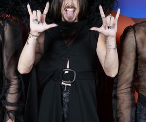 Michał Szpak tak się przejął na scenie, że zgubił mikrofon! Na szczęście nie był sam