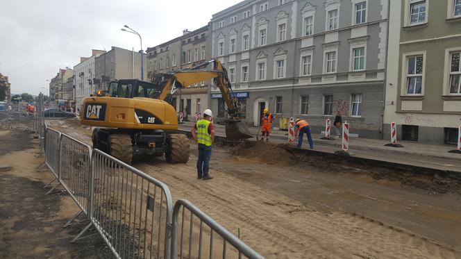 Zalana ulica Chełmińska w Grudziądzu po opadach deszczu