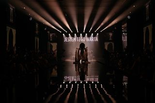 Każda kobieta ma historię wartą opowiedzenia – L’Oréal Paris celebruje kobiecość podczas wyjątkowego pokazu wartości w warszawie 