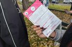 Posadzili żonkile w Lesznie. Dziś Europejski Dzień Walki z Rakiem Piersi
