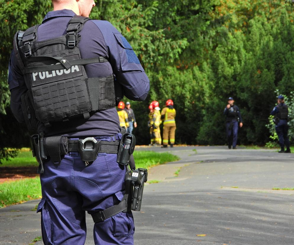 Pilna akcja służb przy Senacie. Na trawniku leżał „bezzałogowy statek powietrzny”