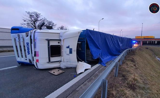  TIR przewrócił się na ekspresówce