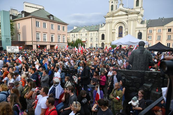 Zdjęcia z Marszu Powstania Warszawskiego