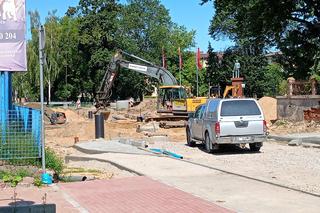 Mimo opóźnienia, roboty przy budowie ronda powinny zakończyć się przed rozpoczęciem roku szkolnego.