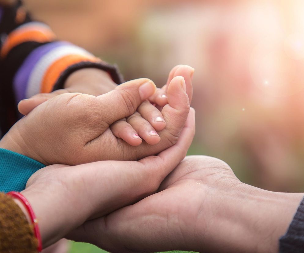 To może zwiastować gruźlicę, POChP lub raka. Przyjrzyj się dłoniom i zrób domowy test
