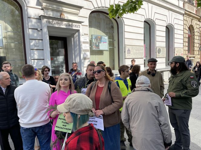 Wielki protest pod urzędem miasta w Łodzi. "Broń lasów Lublinka"