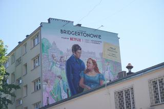 Nowy mural w Białymstoku. W roli głównej Bridgertonowie