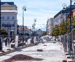 Remont nawierzchni Krakowskiego Przedmieścia w Warszawie w 2024 r.