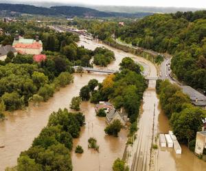 Powódź zbiera śmiertelne żniwo. W zalanym budynku znaleziono zwłoki kobiety