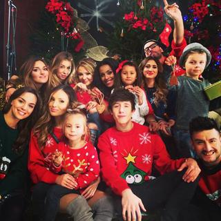 Gwiazdy na planie świątecznego klipu