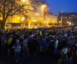 Manifestacja w trzecią rocznicę wybuchu wojny w Ukrainie