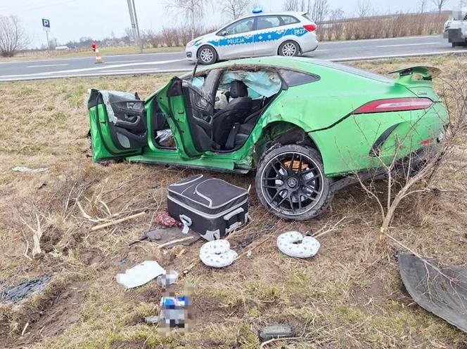 Mercedes AMG rozbił się pod Kutnem! Auto kosztuje milion złotych