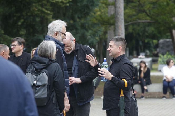 Pogrzeb Joanny Kołaczkowskiej. Tak pożegnali ją przyjaciele z kabaretu. Borek płakała jak uczennica