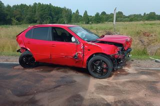 Roztrzaskali się na drodze. Dramatyczny wypadek, strażacy wycinali ludzi z wraków