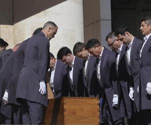 Zaczął się pogrzeb papieża Franciszka. Jedna z największych takich ceremonii w historii