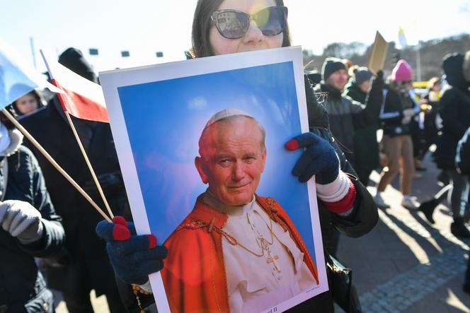 Tysiące osób na Marszu Wdzięczności za  Jana Pawła II w Gdańsku 