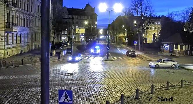 Szaleńczy pościg na ulicach Świdnicy. 26-latek prawie wjechał w manifestantów, zniszczył cztery samochody [Film]