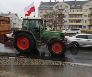 Rolnicy blokują ulice w Toruniu. Rozpoczął się protest branży agrarnej