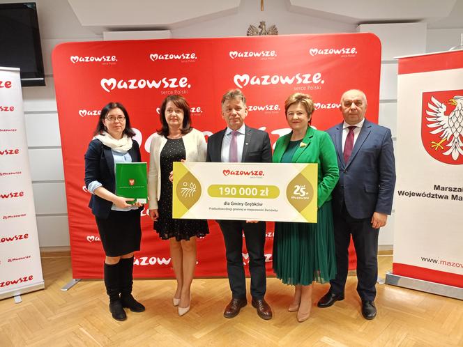 Symboliczne czeki odebrali już w Siedlcach przedstawiciele powiatów siedleckiego, sokołowskiego i węgrowskiego