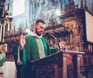 Jakub Strzelecki był aktorem, a został duchownym. Przyjął imię Tobiasz