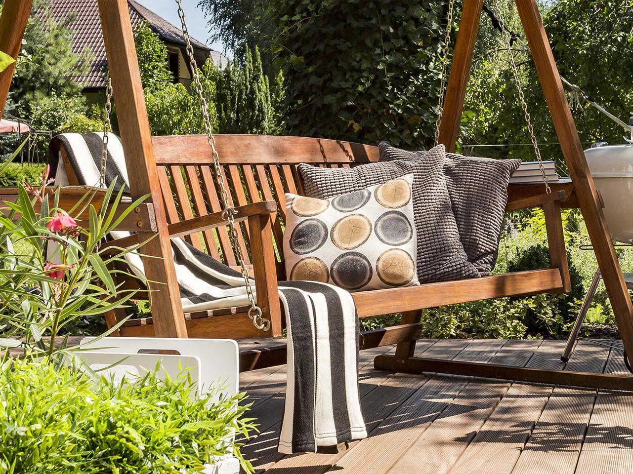 Taras z desek kompozytowych – jaki wybrać i jak o niego dbać?