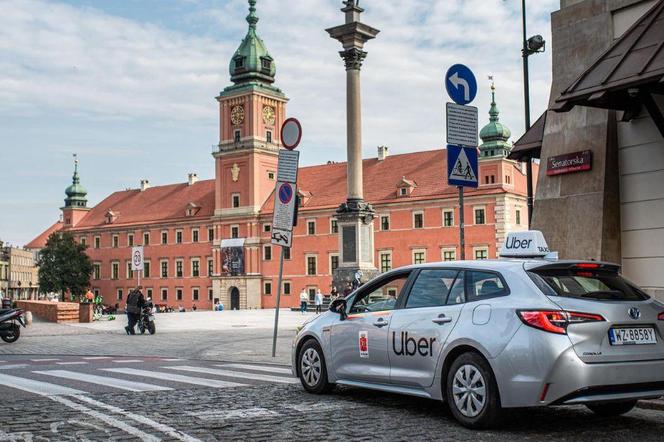 Seniorzy wykluczeni cyfrowo z dostępem do Uberomatów? Mają stanąć przy dworcach i szpitalach