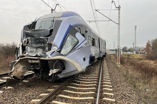 Na przejeździe kolejowym w msc. Nowa Sucha (pow. sochaczewski) doszło do zderzenia pociągu pośpiesznego z ciężarówką