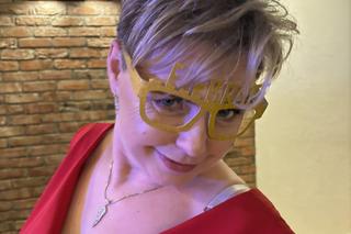 Na jedynej takiej studniówce licealiści po pięćdziesiątce tańczyli poloneza z nieco młodszymi. Były też czerwone podwiązki! [ZDJĘCIA]