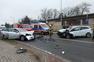 Łódzkie. Cztery osoby ranne w wypadku na DK72 w Poddębicach [ZDJĘCIA]