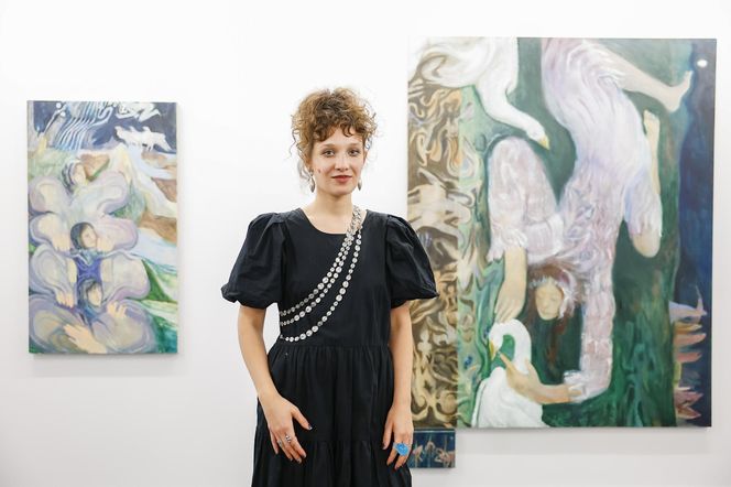 Ściśnięty biust i koronki. Tak Doda zaprezentowała się na wernisażu obrazów, dla których była inspiracją!