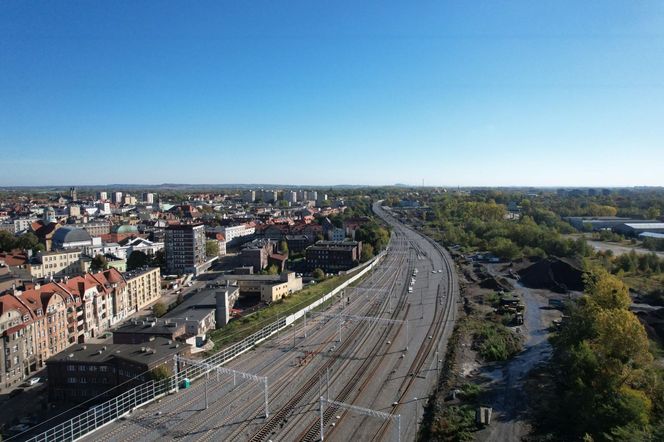 Przebudowa linii kolejowej w Bytomiu dobiega końca. Ruch towarowy został już przywrócony, a kiedy pasażerski?