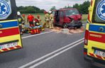 Wypadek busa i osobówki pod Łęczycą. Kilkanaście osób poszkodowanych [ZDJĘCIA]