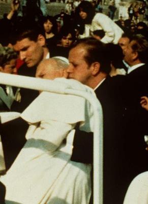 Papież Jan Paweł II postrzelony na placu św. Piotra