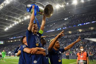 Piłkarze i kibice Chelsea Londyn świętują wygranie Ligi Mistrzów po zwycięstwie w finale 1:0 z Manchesterem City 