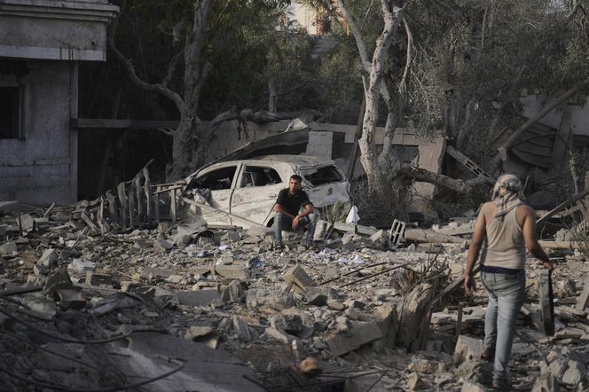 Strefa Gazy/ 74 zabitych w atakach Izraela, z czego 30 w nalocie na nadmorską kawiarnię.