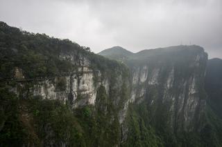 Ekstremalne przeżycia na szlaku China Tianmen Skywalk w Chinach